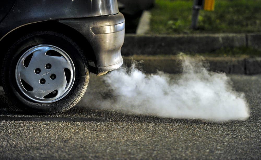5 Reasons Why Your Car Smells Like Exhaust When Idling