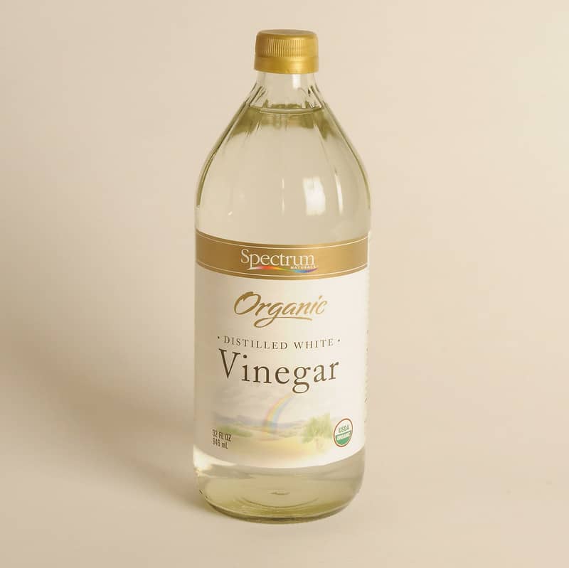 Can you use vinegar to clean your car