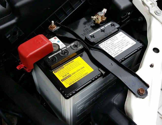 Symptoms Of A Loose Car Battery Connection & How To Fix It